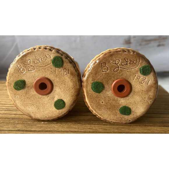 VTG 70's Sittre Ceramic Burlap Dolls Salt and Pepper Shakers Yellow/Brown Button - Picture 7 of 9